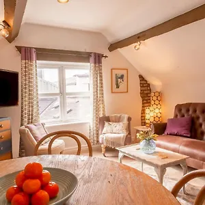Pass The Keys Brand New! Cosy, Period Flat, Heart Of Apartment