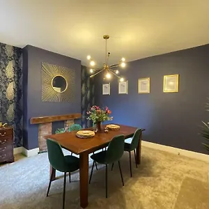 Queens Boutique House Centre With Parking Holiday home