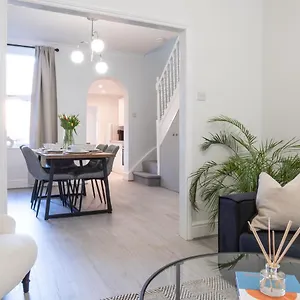 Southview - Three Bedroom House Holiday home